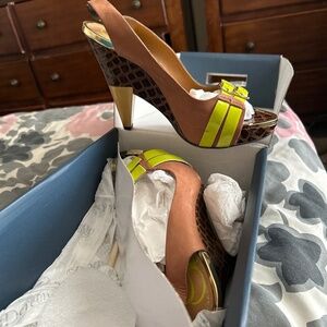 Pair of Heels Size 91/2